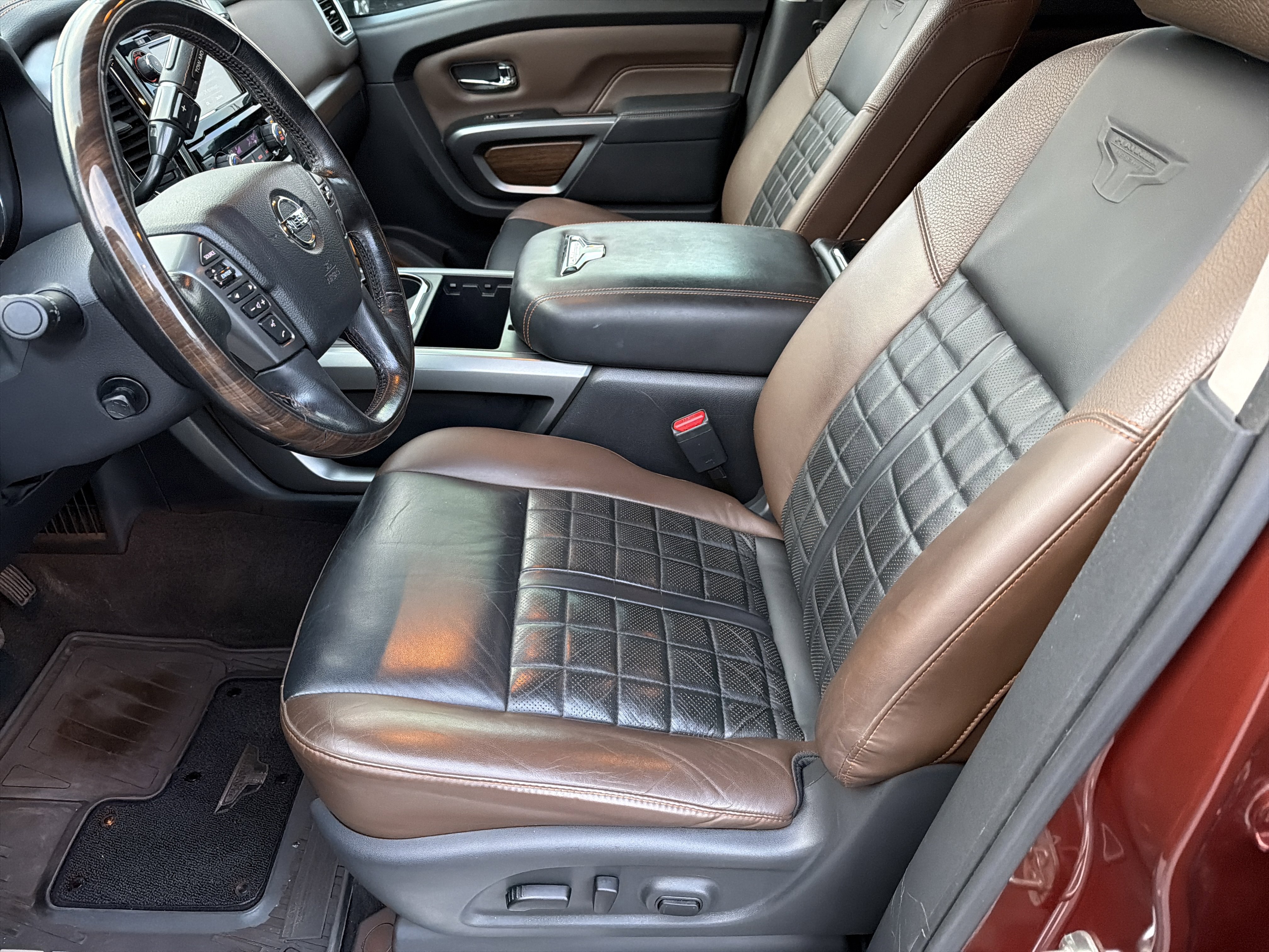 Used 2019 Nissan Titan Platinum Reserve w/ Platinum Utility Package image 10