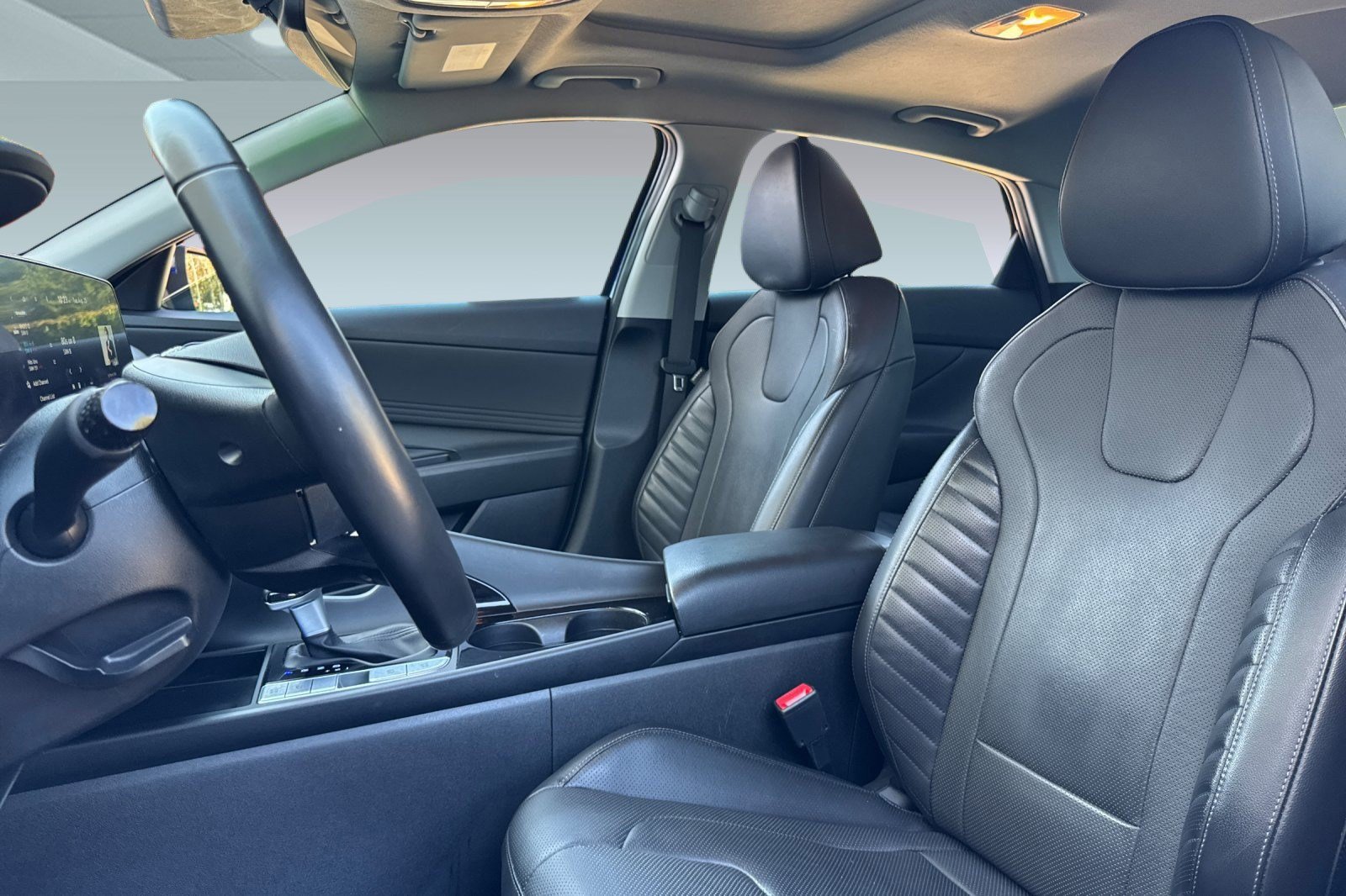 Used 2023 Hyundai Elantra Limited FWD image 5