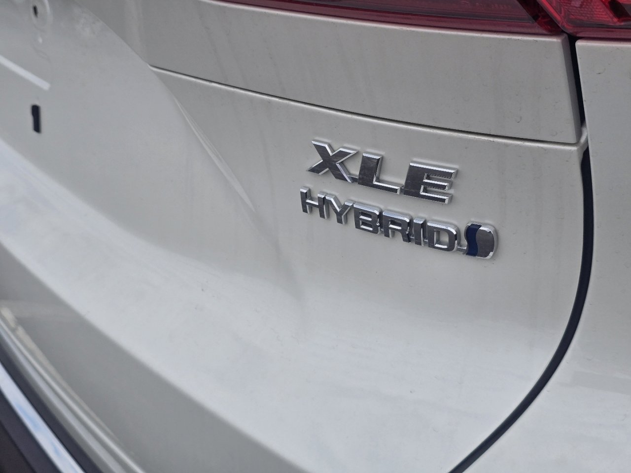 Used 2021 Toyota Venza XLE image 9