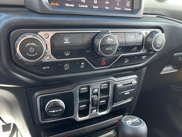 Used 2020 Jeep Wrangler Unlimited Sahara w/ Uconnect 4C Nav & Sound Group AWD/4WD image 18
