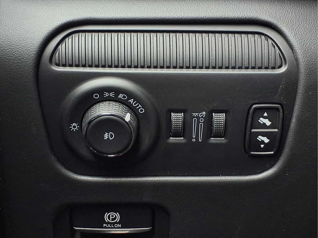 Used 2024 Jeep Grand Wagoneer L Series III image 12