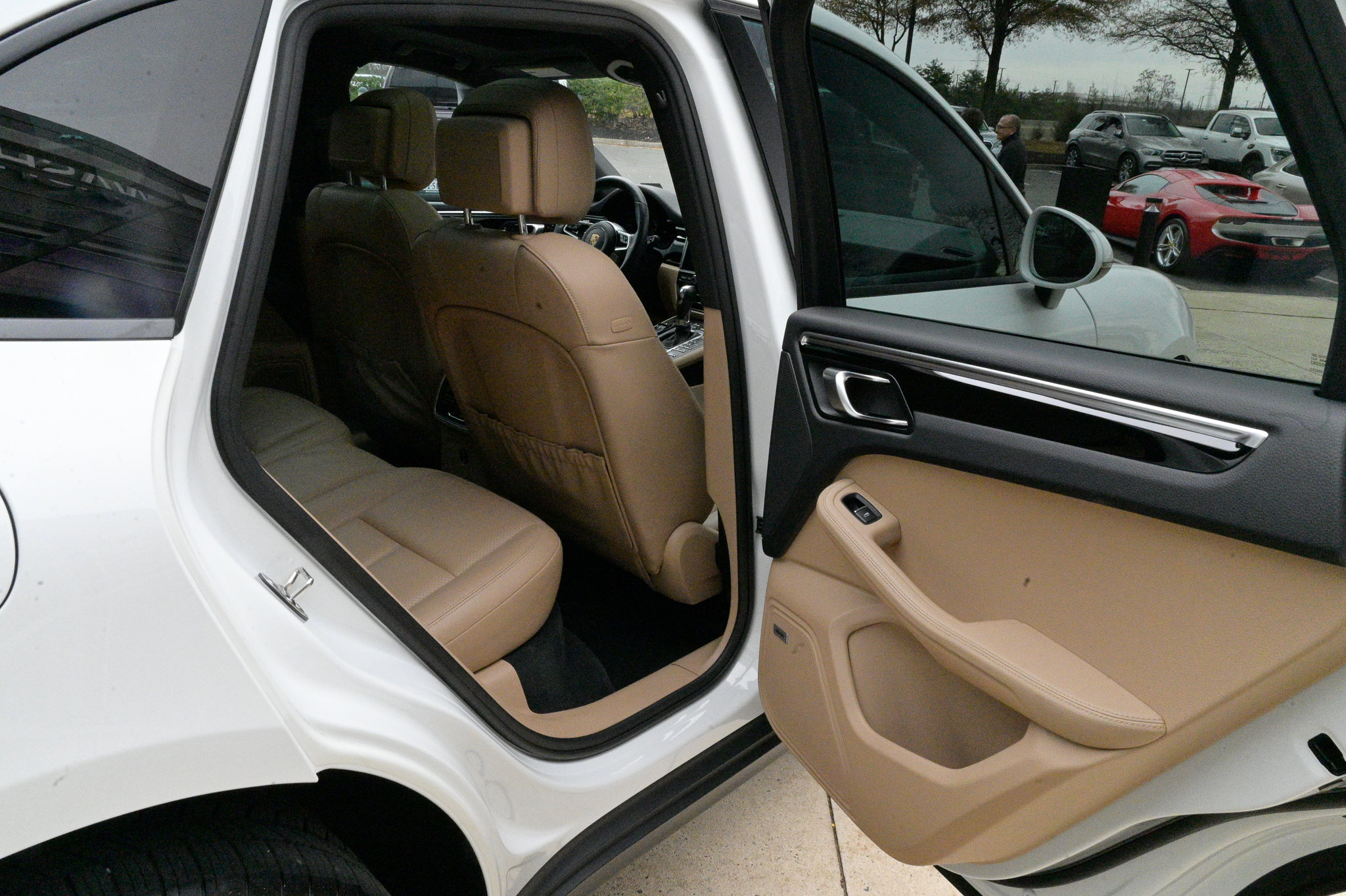 Used 2020 Porsche Macan image 45