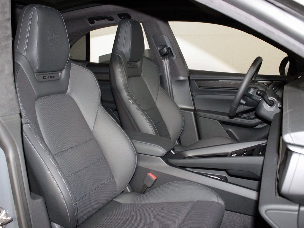 Certified 2025 Porsche Macan Turbo Electric AWD/4WD image 40