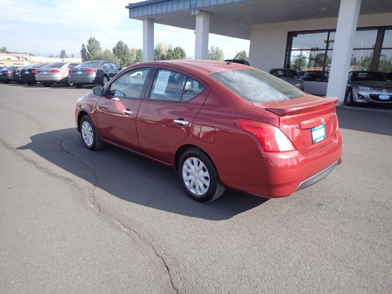 Used 2019 Nissan Versa SV FWD image 3
