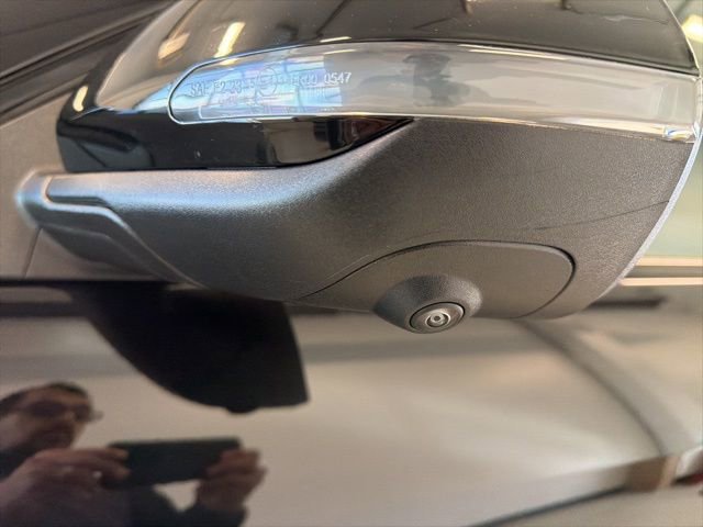 Used 2025 GMC Acadia AT4 w/ Luxury Package image 11