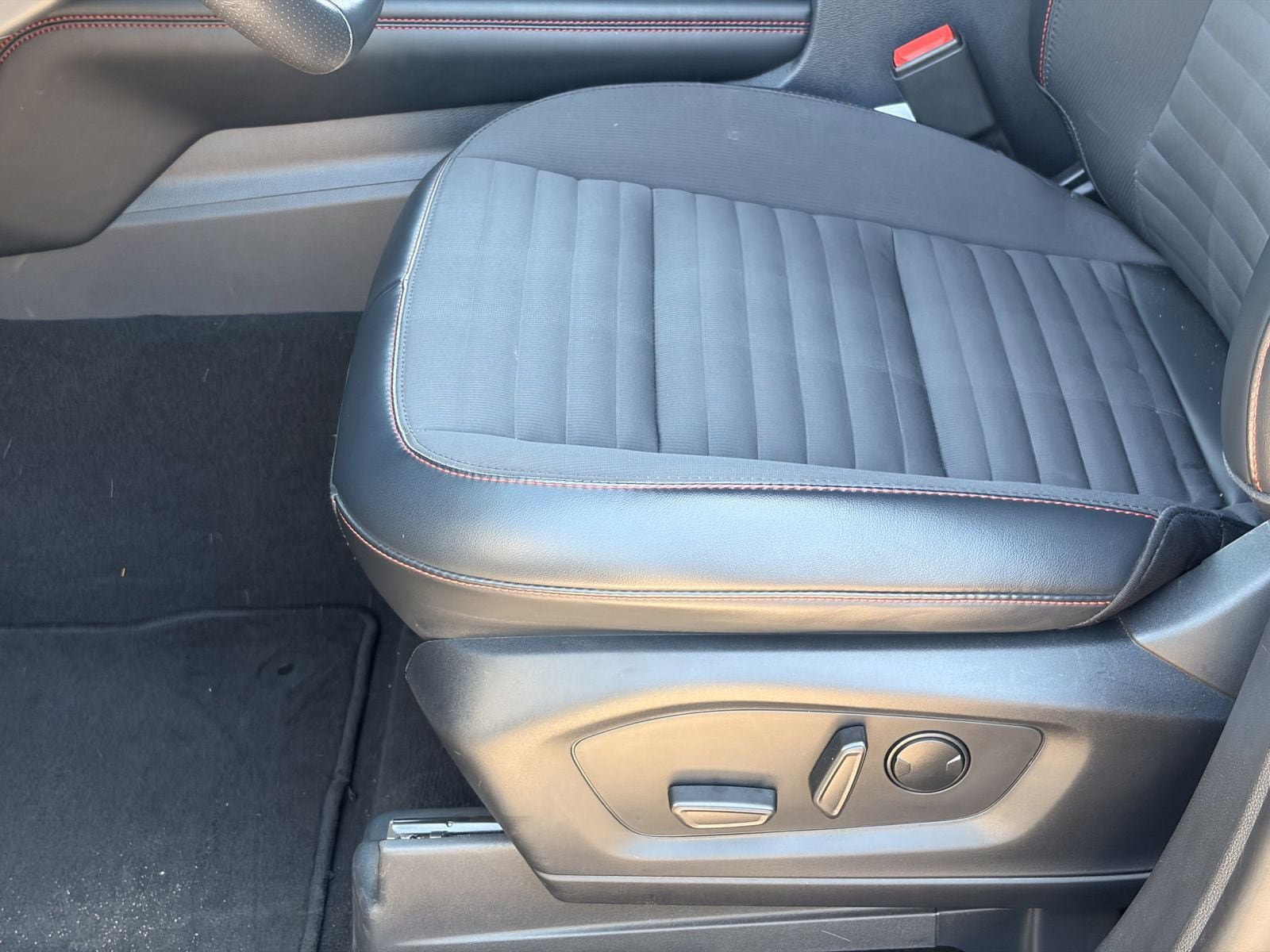 Certified 2025 Ford Explorer ST-Line w/ ST-Line Street Pack AWD/4WD image 19