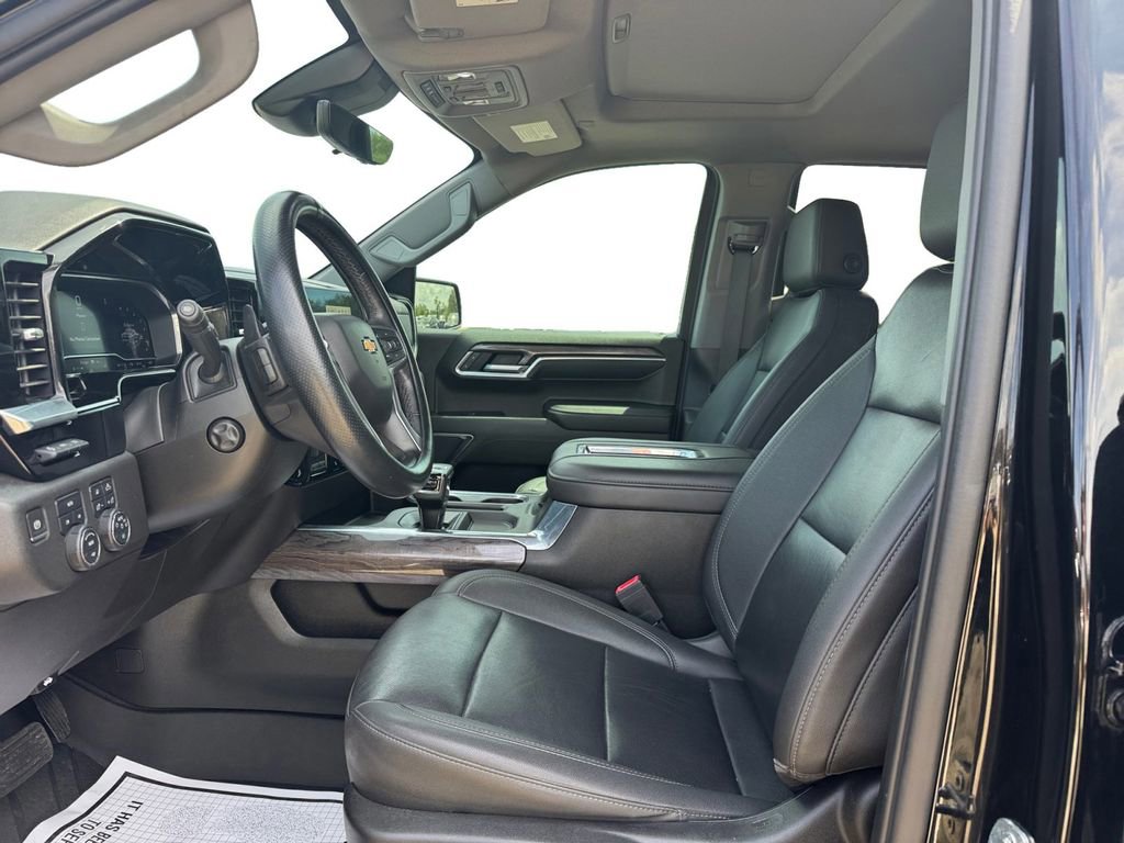 Used 2022 Chevrolet Silverado 1500 LTZ w/ LTZ Premium Package AWD/4WD image 11