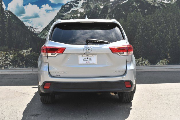Used 2019 Toyota Highlander XLE w/ Carpet Mat Package (TMS) AWD/4WD image 10