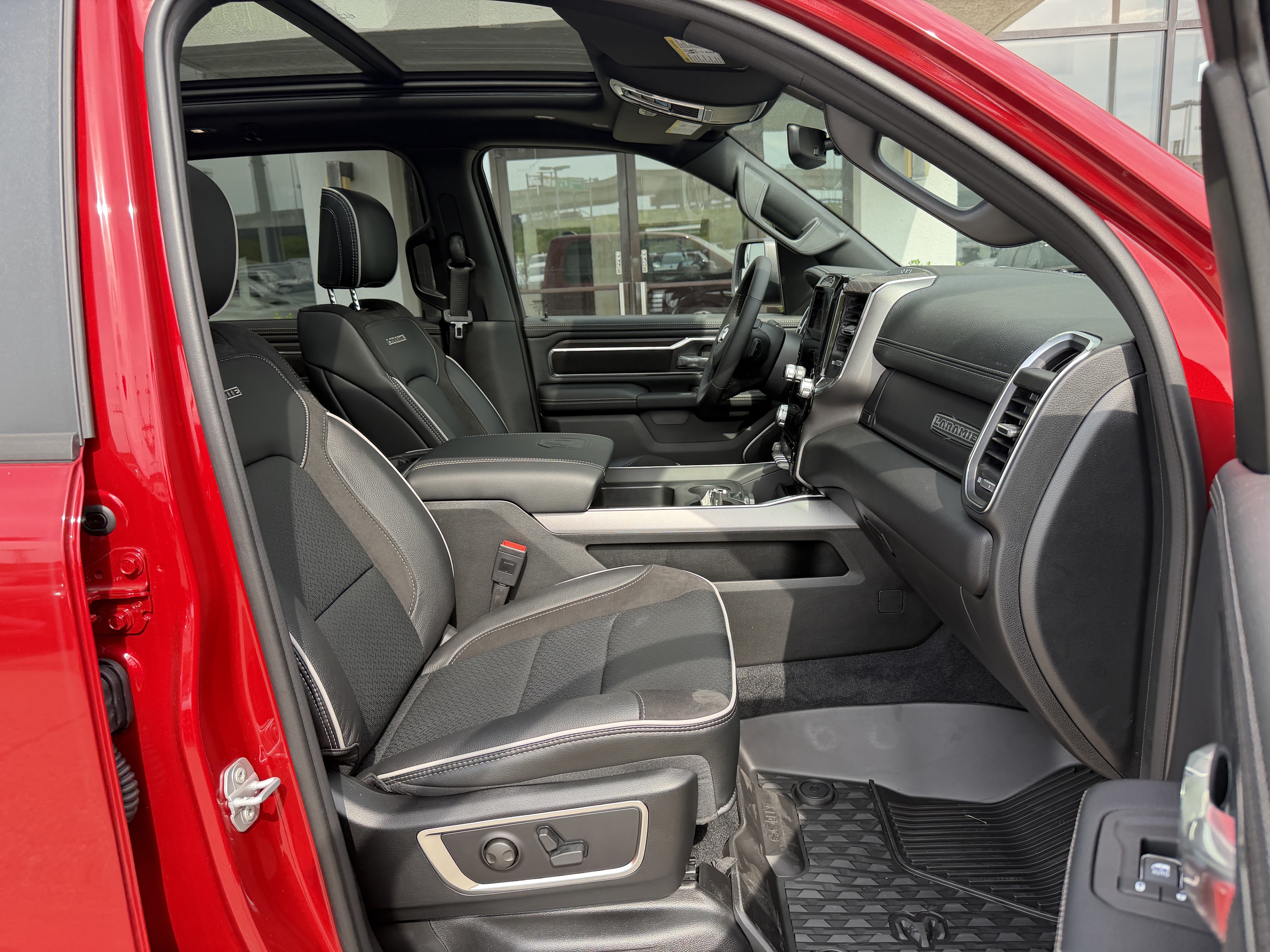 New 2026 RAM 1500 Laramie w/ Sport Appearance Package AWD/4WD image 24