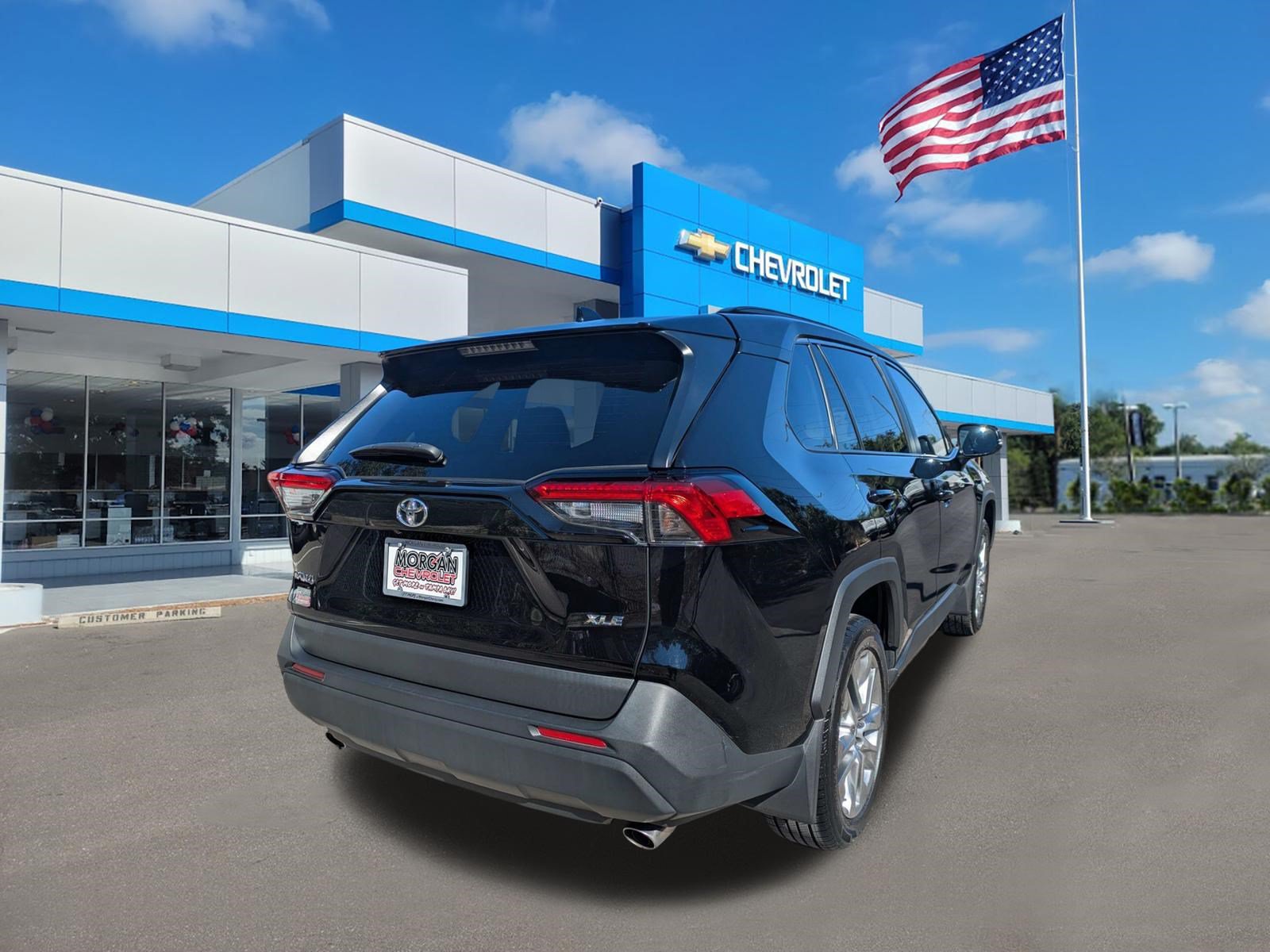 Used 2025 Toyota RAV4 XLE Premium w/ Weather Package FWD image 3