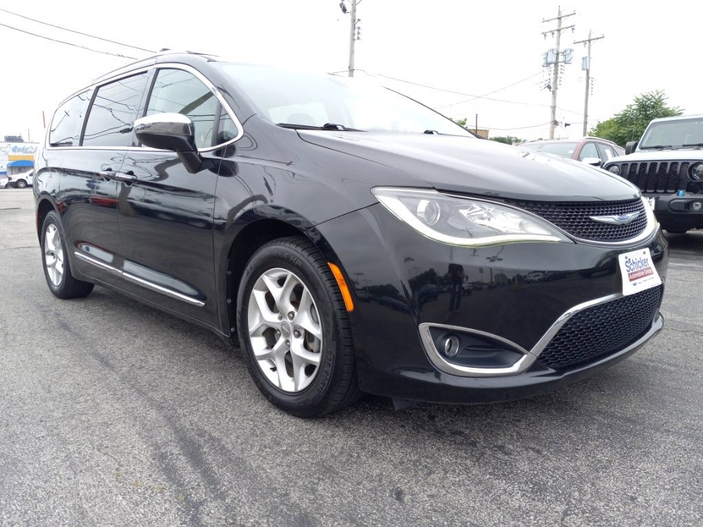 Used 2020 Chrysler Pacifica Limited FWD image 3