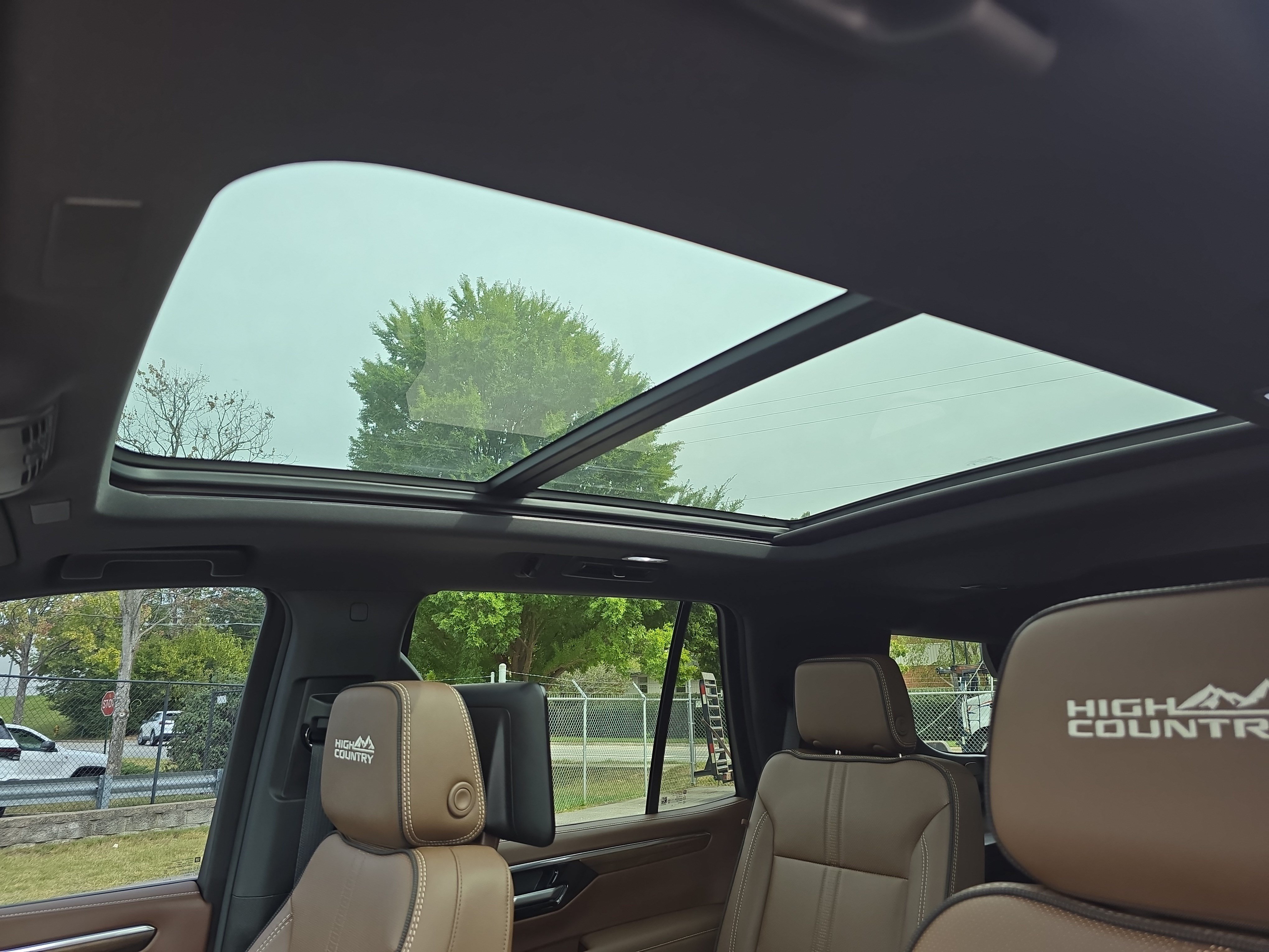 Used 2025 Chevrolet Tahoe High Country AWD/4WD image 30