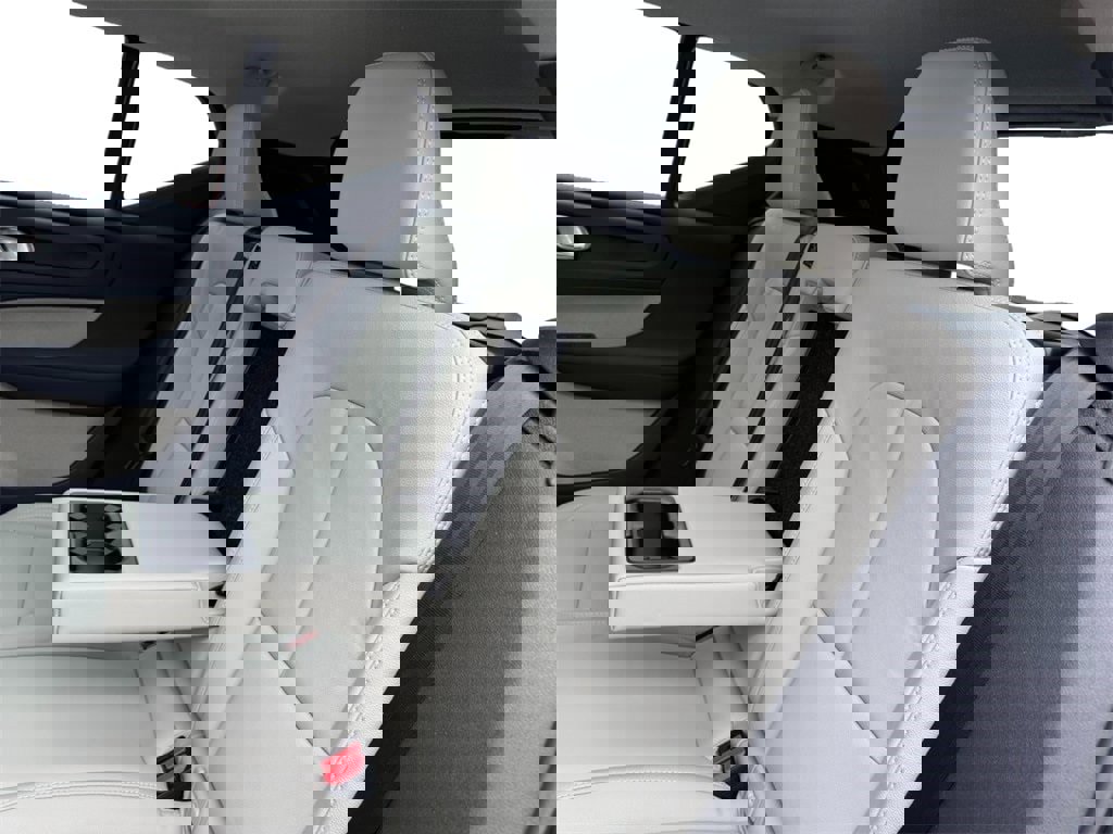 New 2025 Volvo XC40 B5 Ultra w/ Climate Package image 26