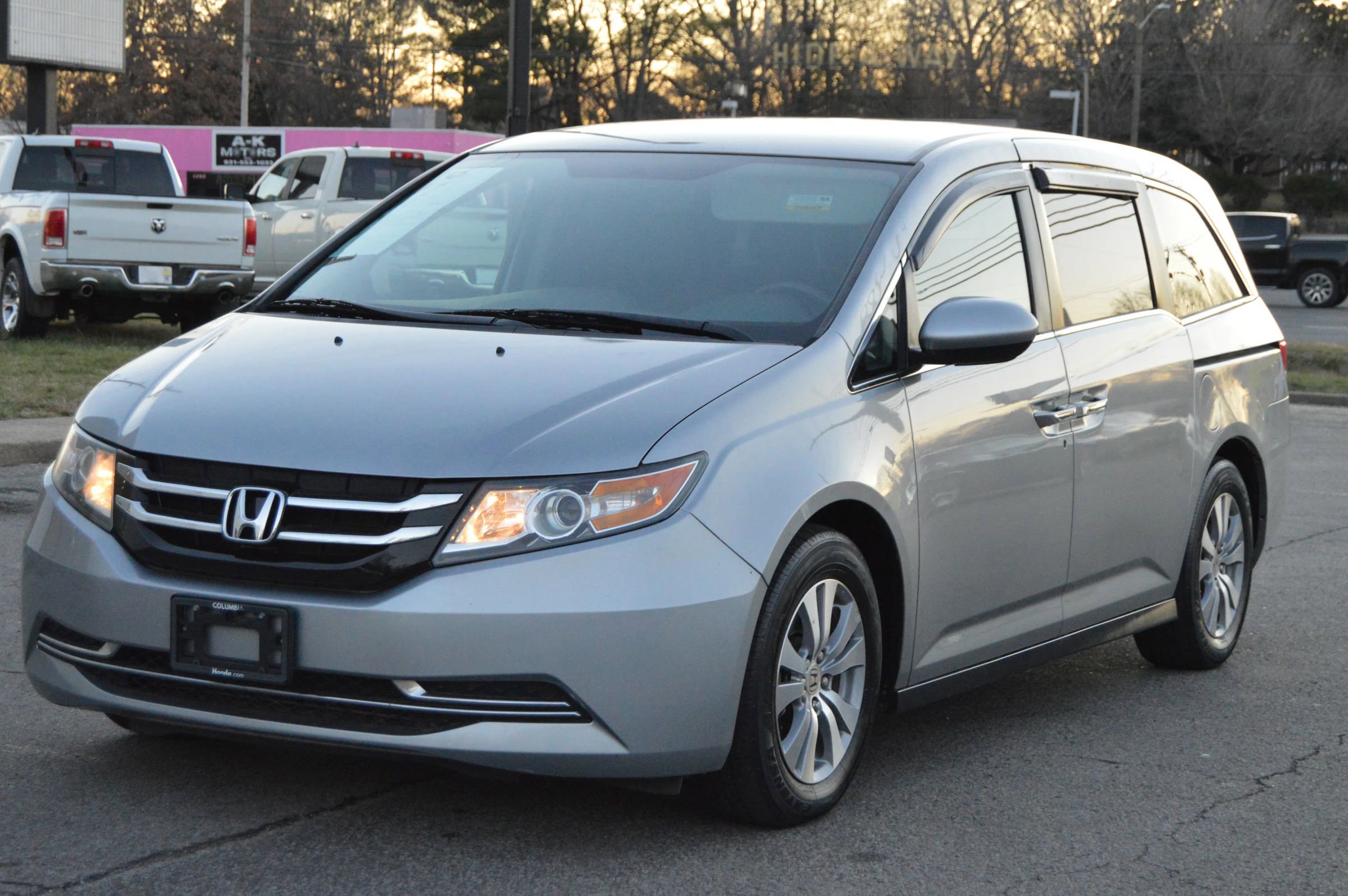 Used 2017 Honda Odyssey SE image 1