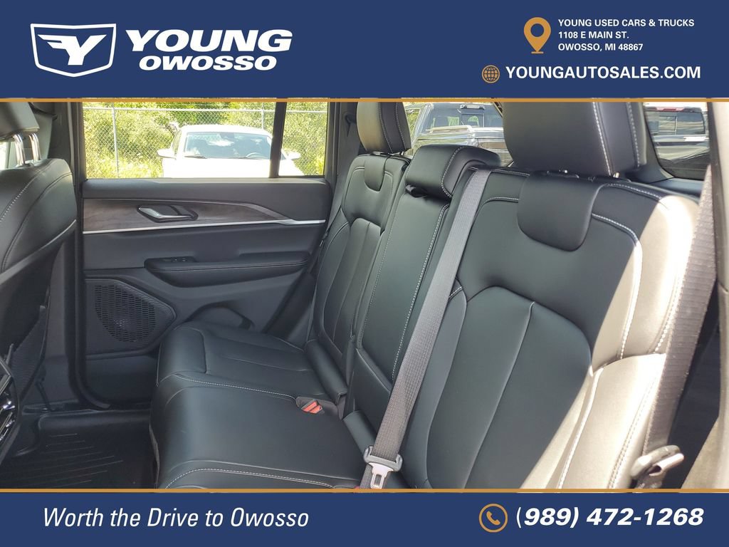 Used 2025 Jeep Grand Cherokee Limited w/ Trailer Tow Package AWD/4WD image 27