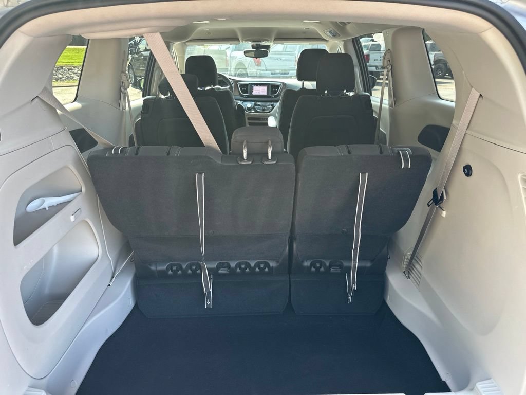 Used 2023 Chrysler Voyager LX FWD image 10