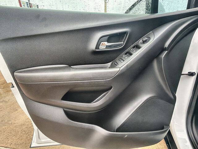 Used 2018 Chevrolet Trax LS FWD image 20
