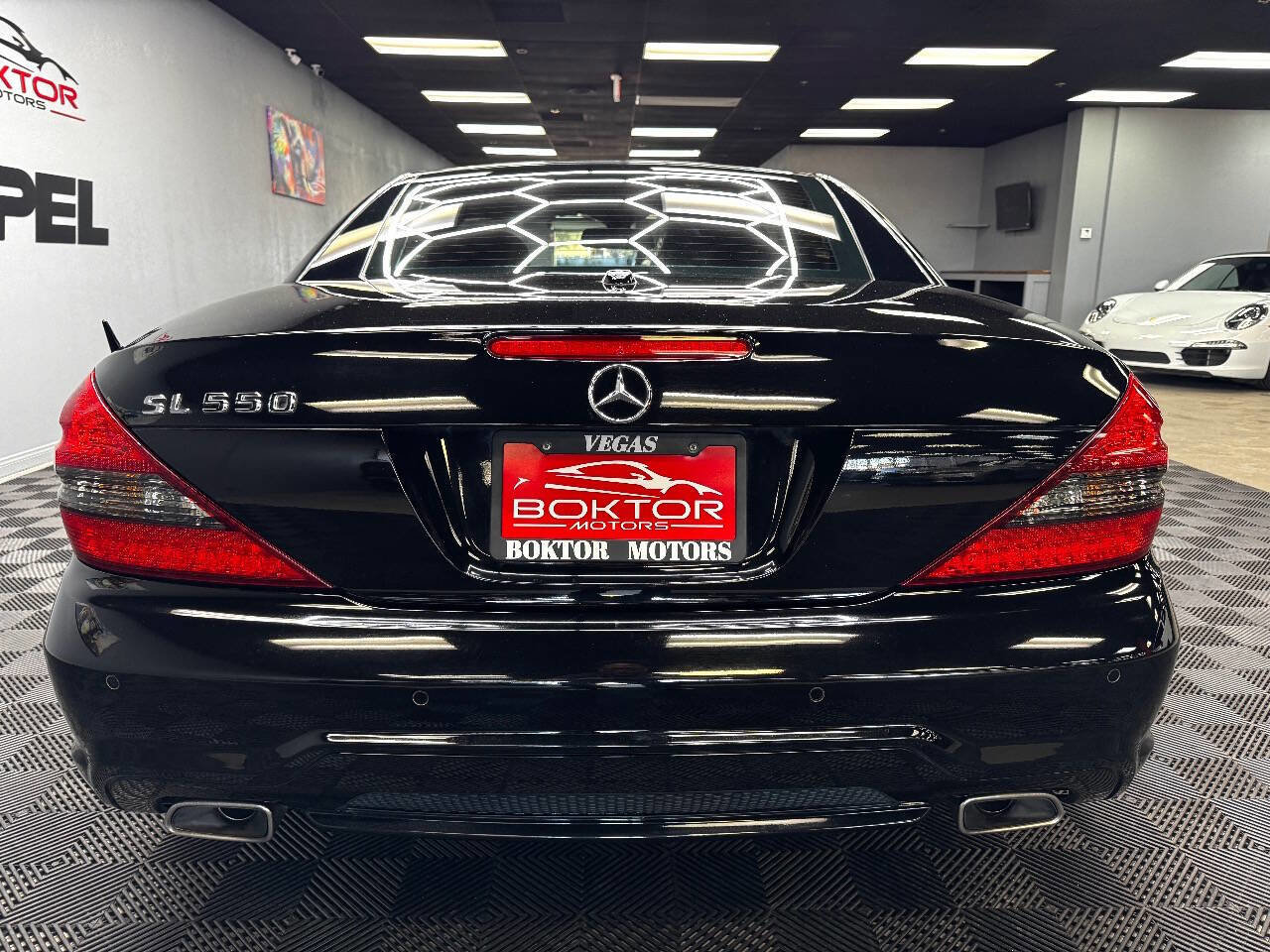 Used 2011 Mercedes-Benz SL 550 image 17