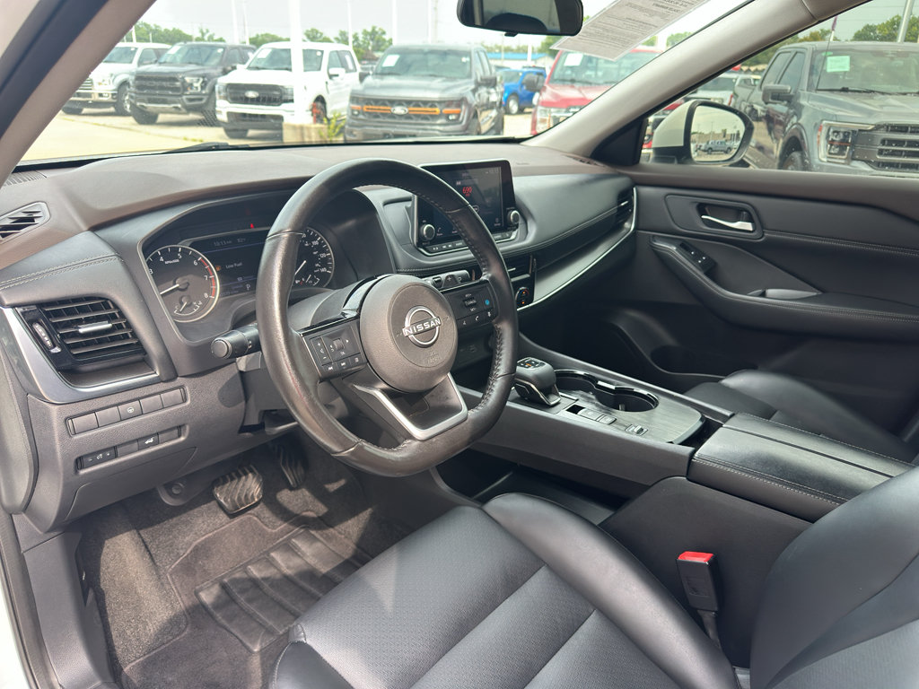Used 2022 Nissan Rogue SV w/ SV Premium Package FWD image 3