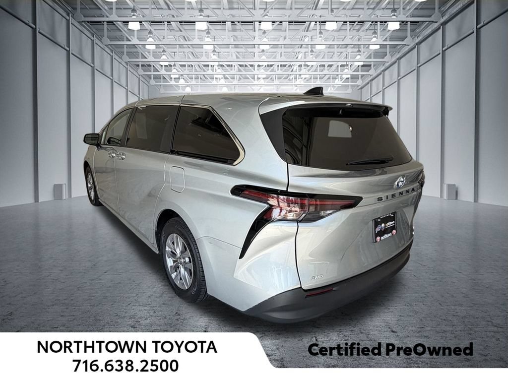 Used 2024 Toyota Sienna LE AWD/4WD image 6