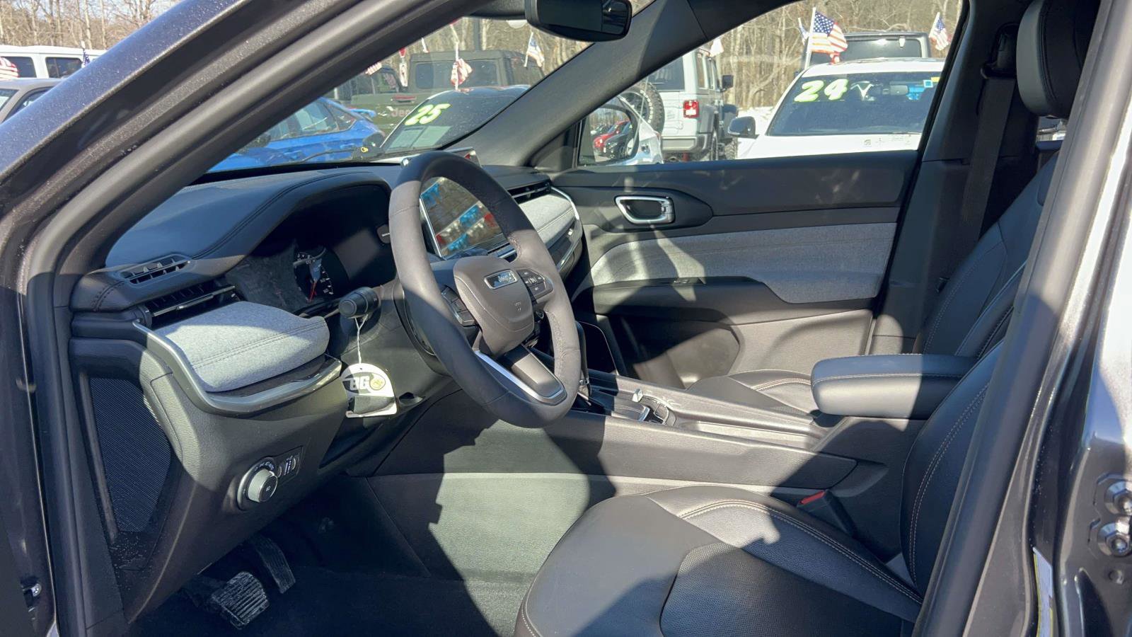 Used 2023 Jeep Compass Latitude image 29