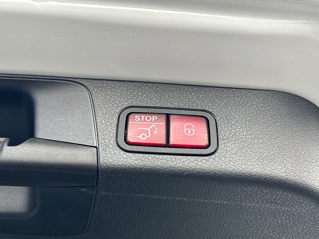 Used 2023 Mercedes-Benz GLB 250 4MATIC image 9