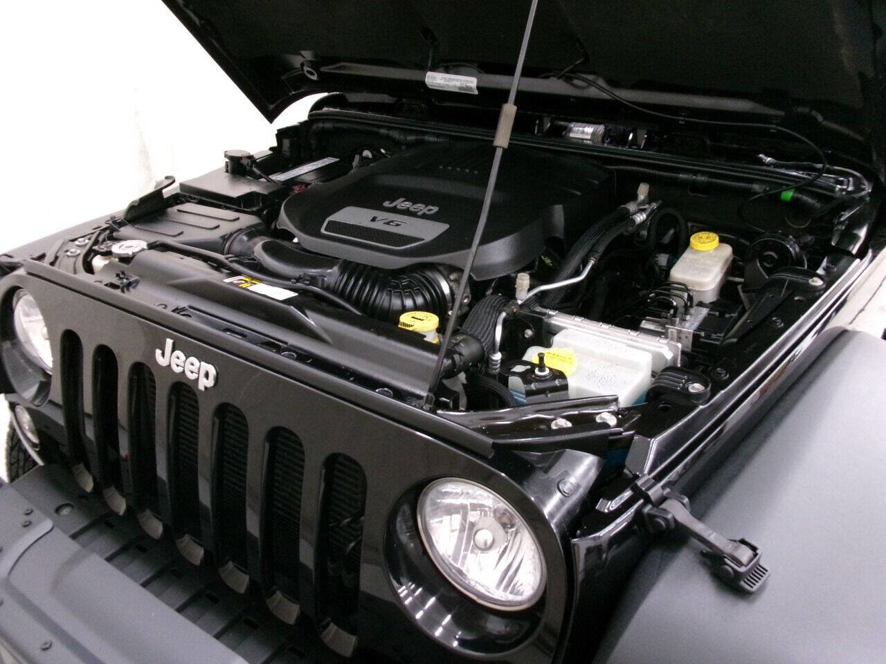 Used 2016 Jeep Wrangler Unlimited Rubicon image 36