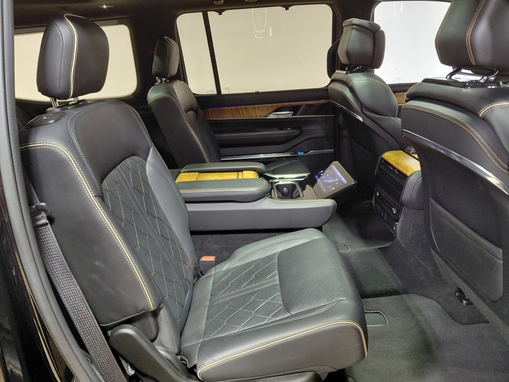 Used 2022 Jeep Grand Wagoneer Series III image 43