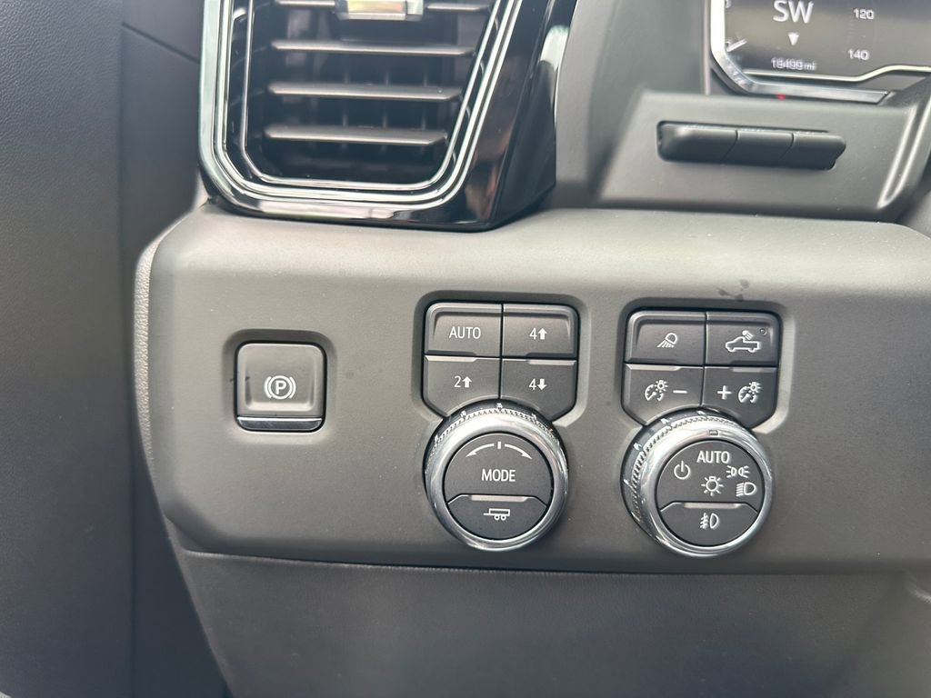 Used 2025 GMC Sierra 1500 AT4 w/ AT4 Premium Package AWD/4WD image 25