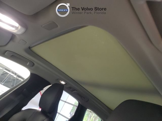 Certified 2023 Volvo XC60 B5 Plus w/ Protection Package Premier AWD/4WD image 17