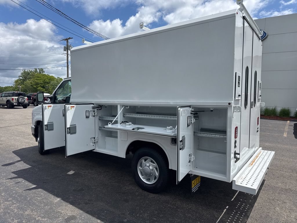 New 2027 Ford E-350 and Econoline 350 Super Duty w/ Power Equipment Group RWD image 11