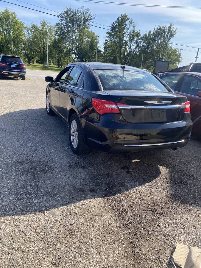 Used 2012 Chrysler 200 Touring FWD image 5