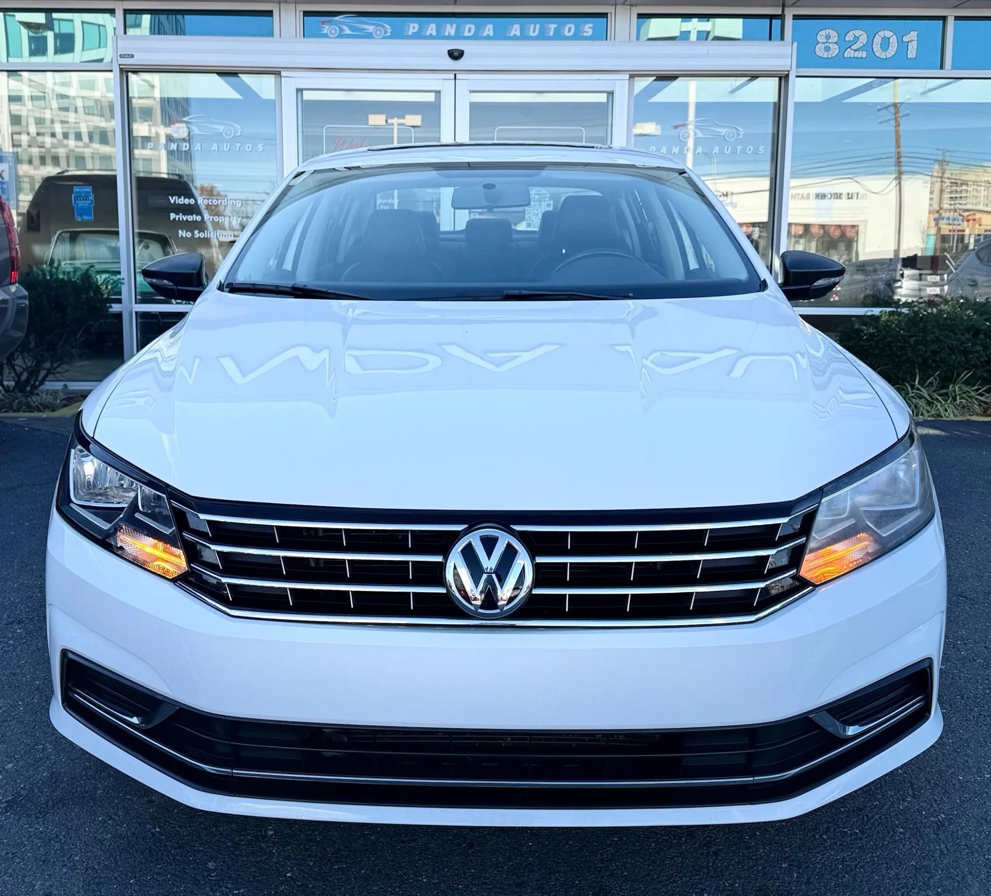 Used 2019 Volkswagen Passat 2.0T Wolfsburg w/ Wheels & Sunroof Package image 2