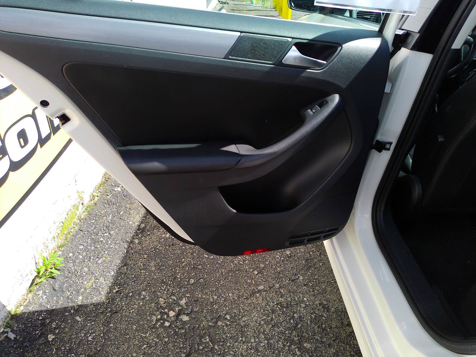 Used 2013 Volkswagen Jetta SEL FWD image 30