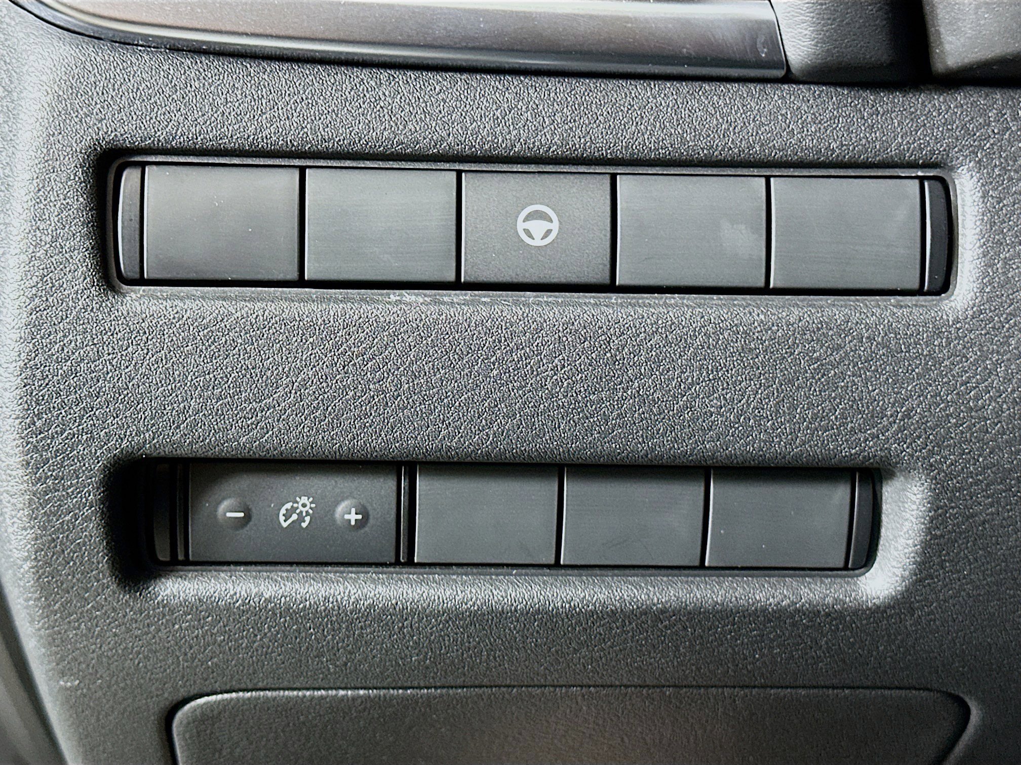 Used 2023 Nissan Rogue SV image 16