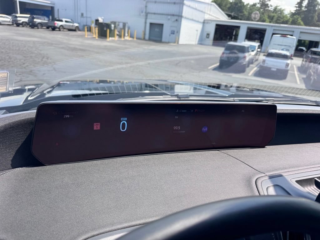 Used 2025 Ford Expedition Platinum w/ Platinum Ultimate Package AWD/4WD image 15
