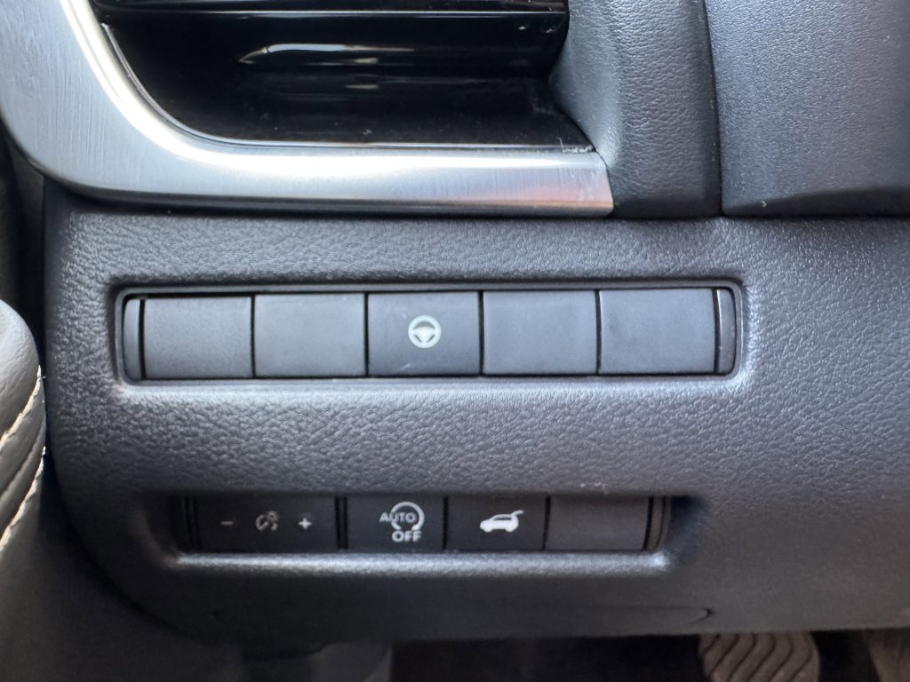 Used 2023 Nissan Rogue SL w/ SL Premium Package image 26