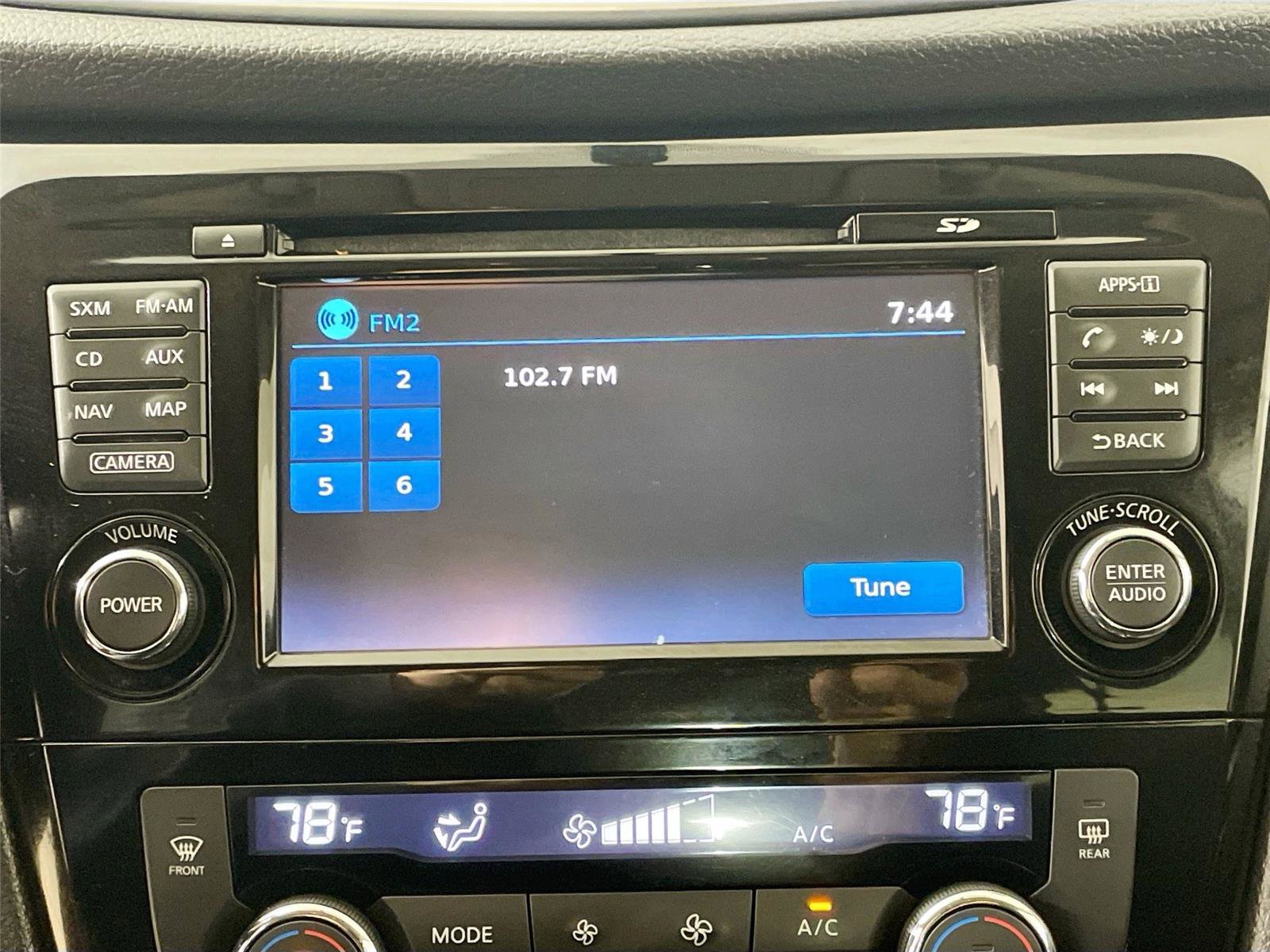 Used 2015 Nissan Rogue SV w/ SV Premium Package image 7