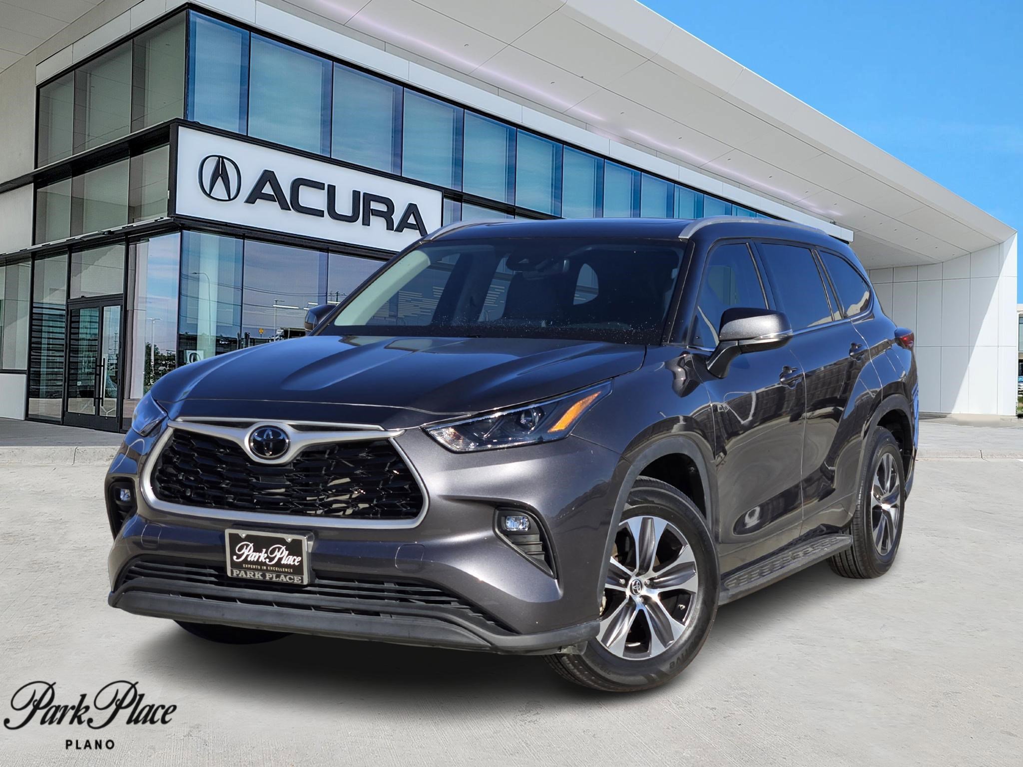 Used 2022 Toyota Highlander XLE