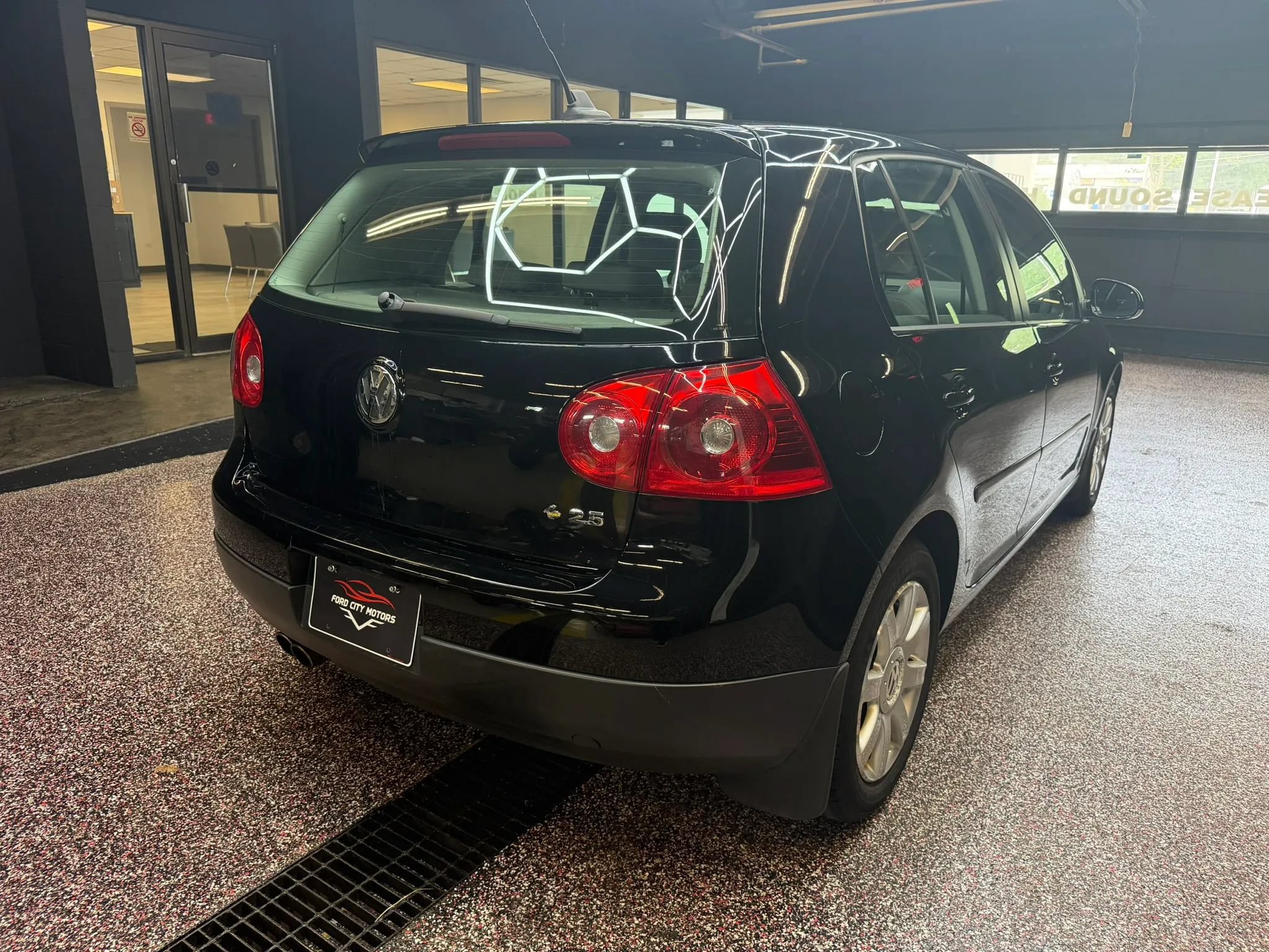 Used 2009 Volkswagen Rabbit S FWD image 8