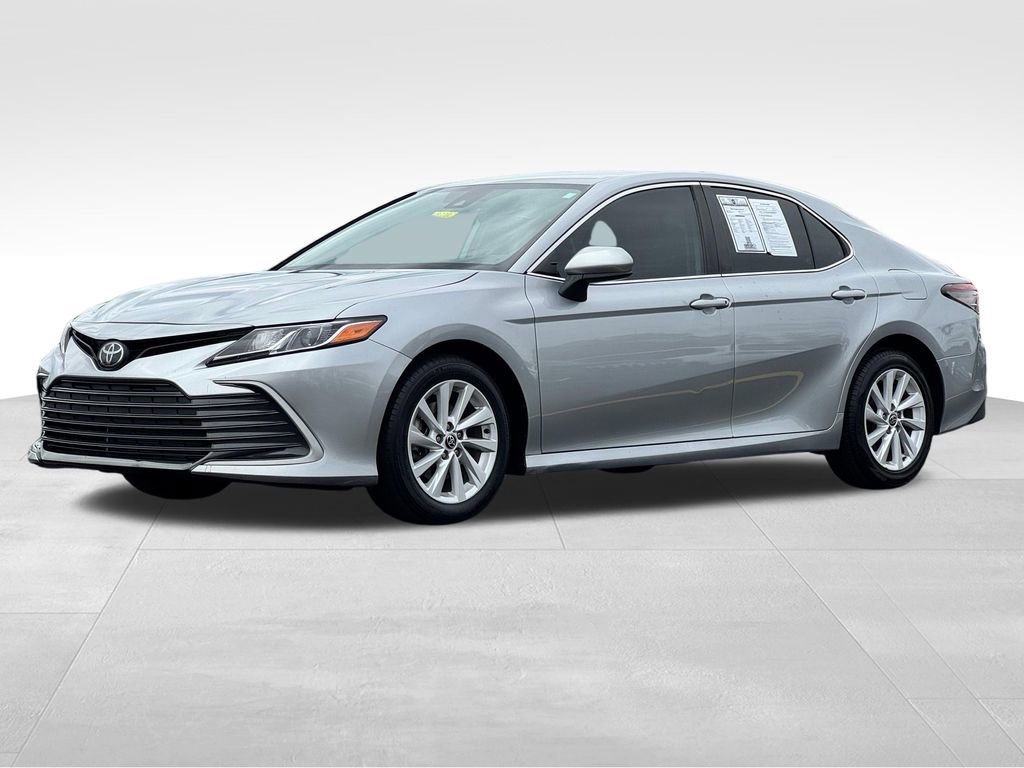 Used 2023 Toyota Camry LE FWD image 3