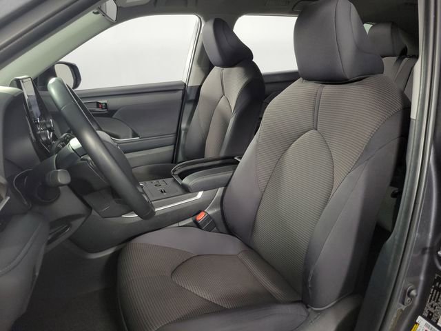 Used 2025 Toyota Highlander LE image 14