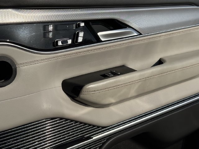 Used 2023 Jeep Grand Wagoneer Series II w/ Flexible Seating Group AWD/4WD image 26