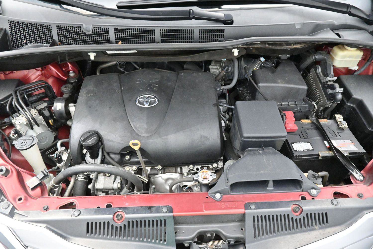 Used 2017 Toyota Sienna XLE w/ XLE Navigation Package FWD image 44