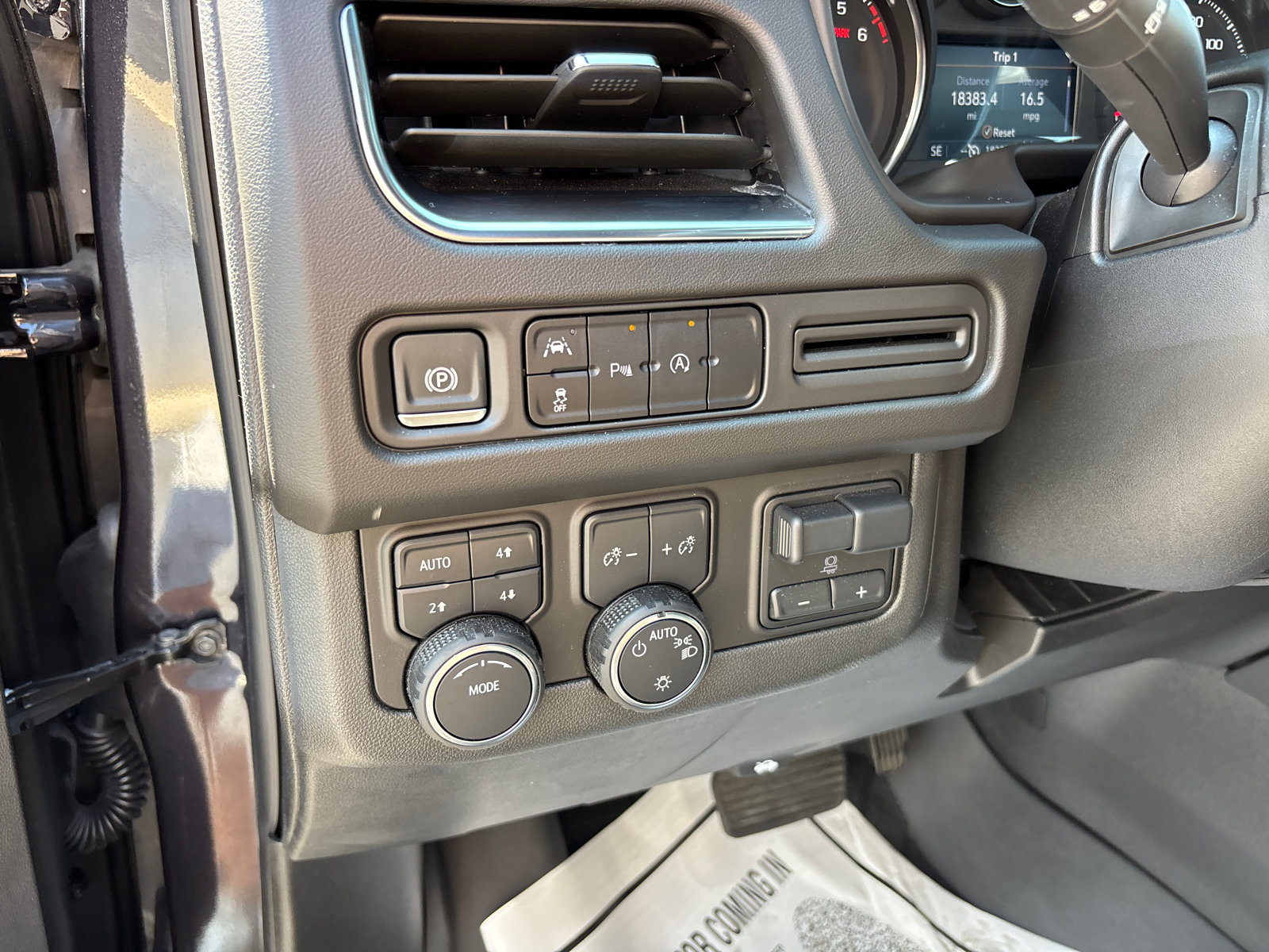 Used 2024 Chevrolet Suburban LS w/ Driver Alert Package AWD/4WD image 14