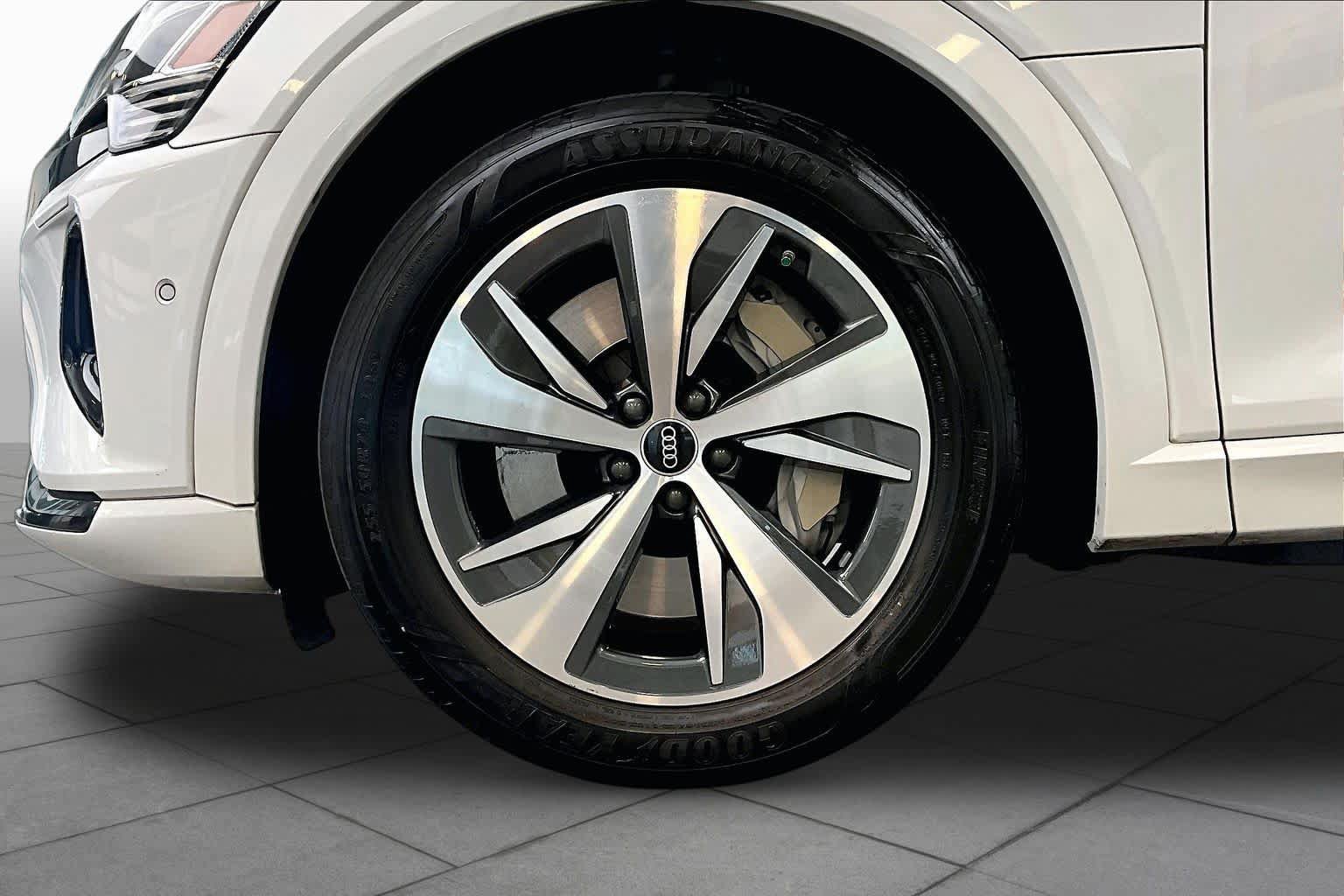 Used 2024 Audi Q8 e-tron Premium Plus w/ Premium Plus Package AWD/4WD image 9