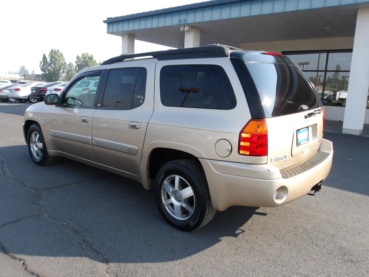 Used 2004 GMC Envoy XL SLT AWD/4WD image 2