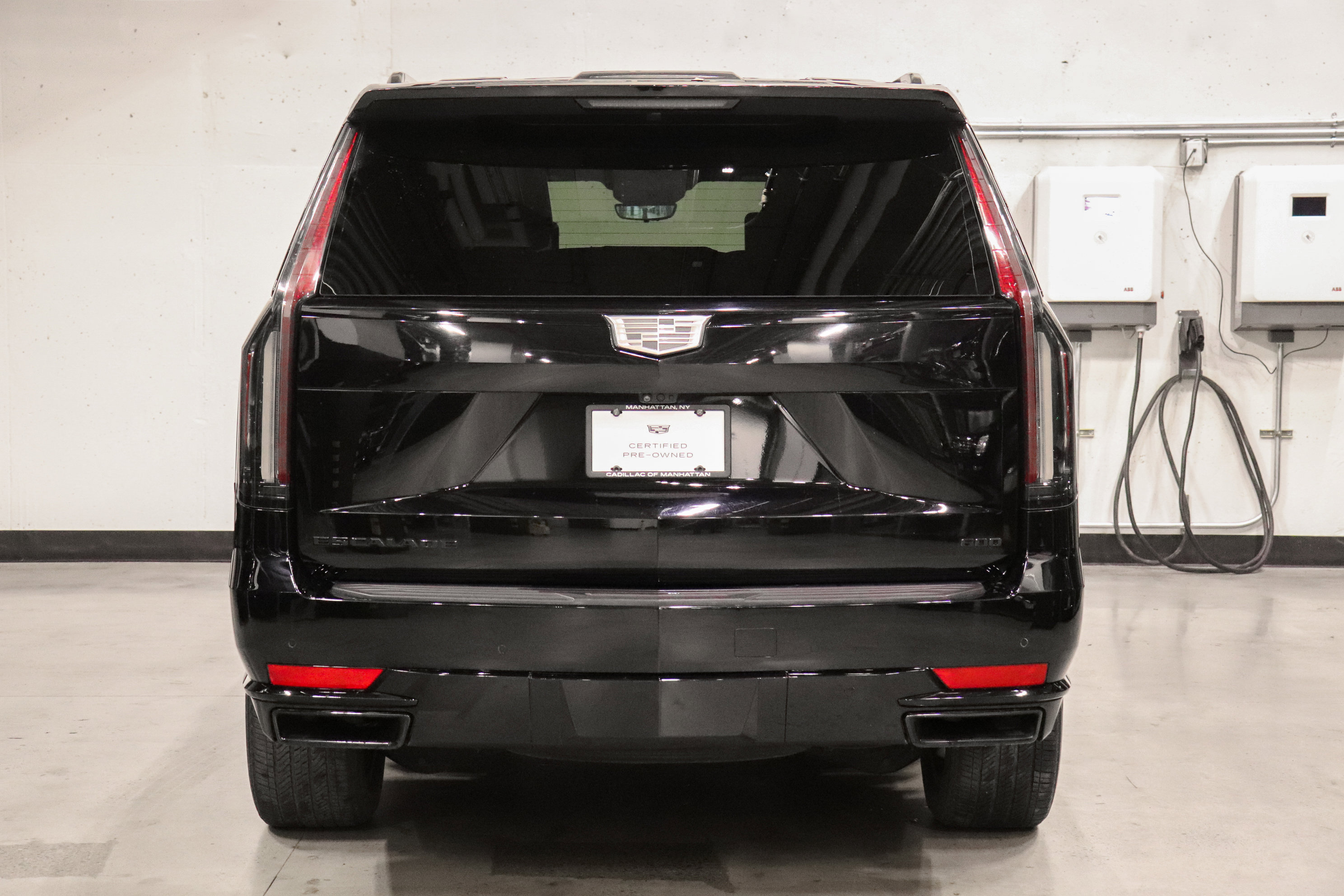 Certified 2023 Cadillac Escalade ESV Sport w/ LPO, ONYX Package image 4