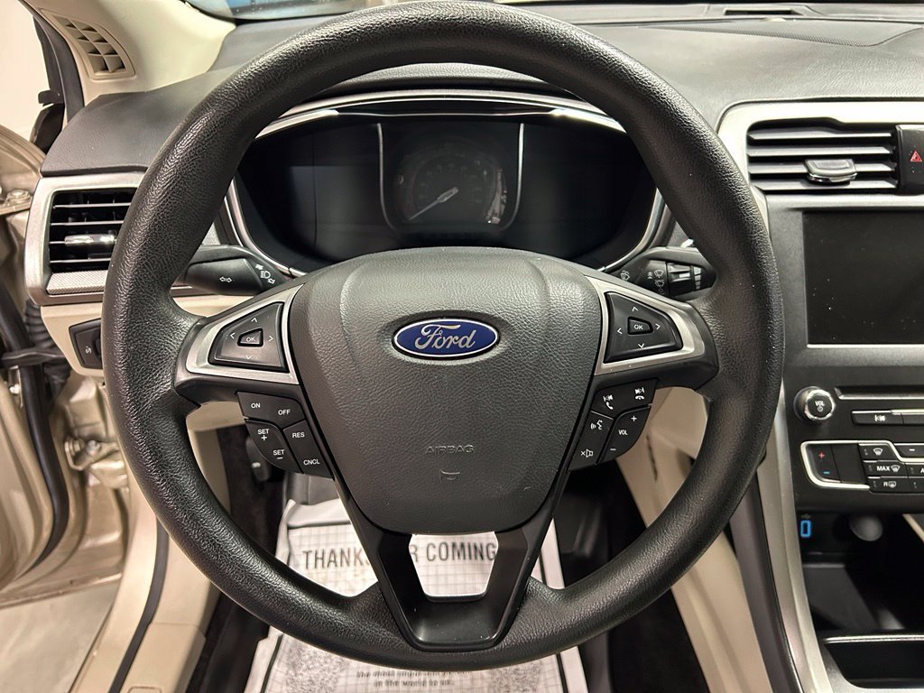 Used 2017 Ford Fusion SE FWD image 10