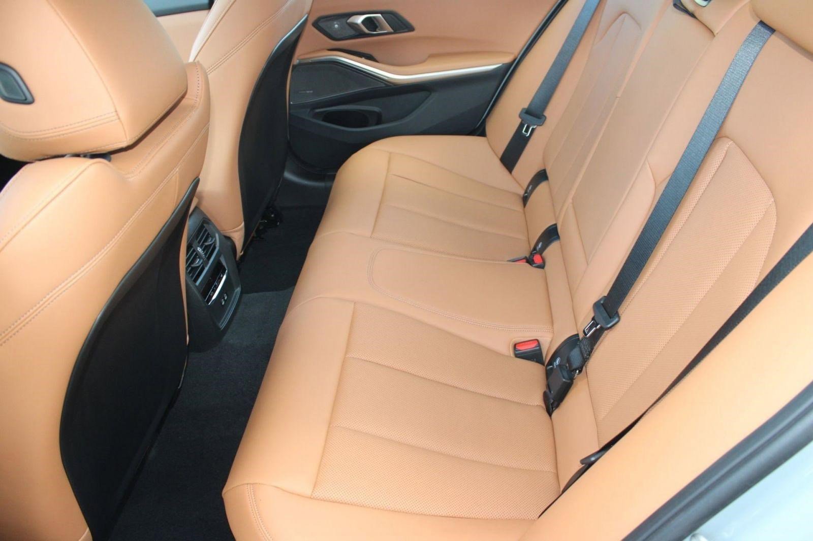 Used 2026 BMW 330i Sedan w/ M Sport Package RWD image 15
